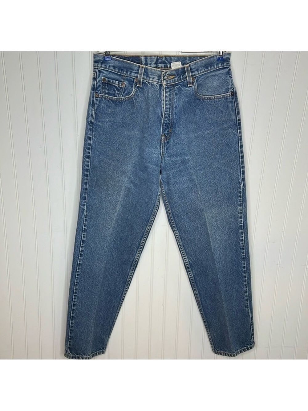 Vintage Levi’s 560 Loose Fit Jeans Size 12
Born in 10/01